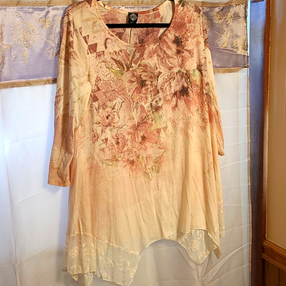 Very feminine, soft pink tunic